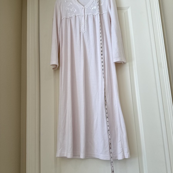 Miss Elaine‎ Nightgown Women PM Pink Embroidered Flower Lace Trim Cottage Maxi - Picture 4 of 10